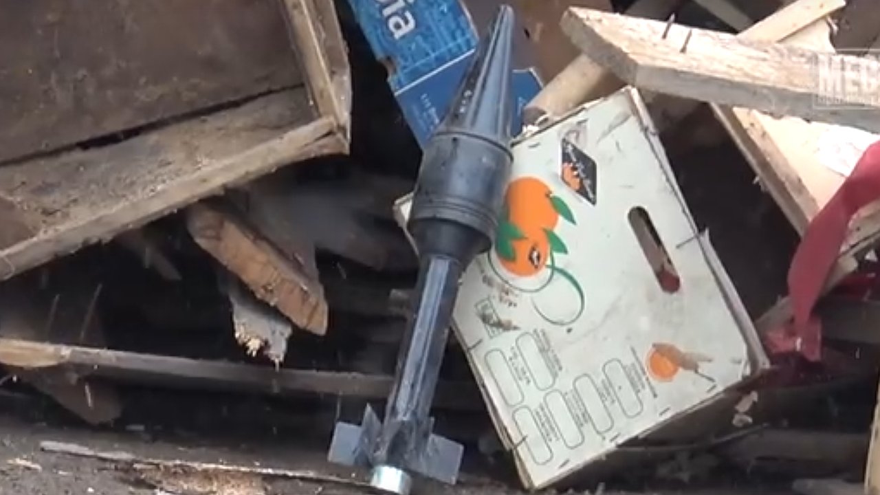 Главная картинка новости: В подвале дома на Октябрьском проспекте рабочий нашел мину