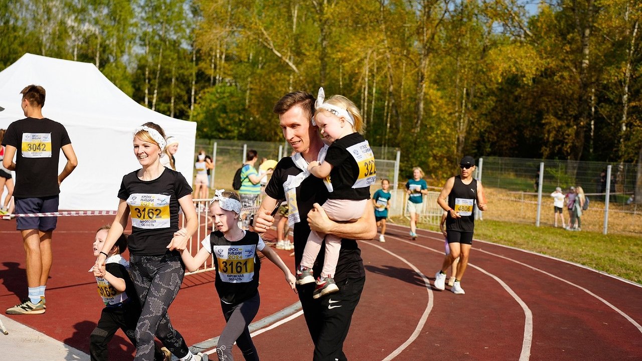 Главная картинка новости: Дети из многодетных семей могут бесплатно посещать спортшколы в Кировской области