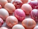 Свекла и луковая шелуха в полном пролете: красим пасхальные яйца новым способом — скорлупки будут цвета розовой дымки