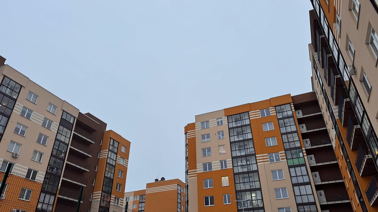 Главная картинка новости: Ожидайте гостей: в апреле начнут штрафовать всех, кто проживает в многоэтажках - условия