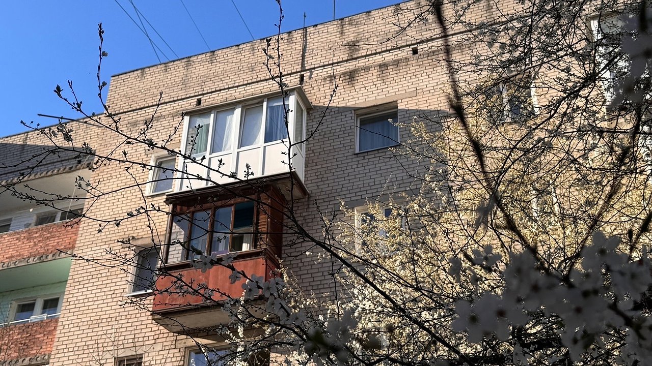 Главная картинка новости: Указ подписан — ждите "гостей": с 1 мая штраф 15 000 рублей в день для собственников квартир с балконом