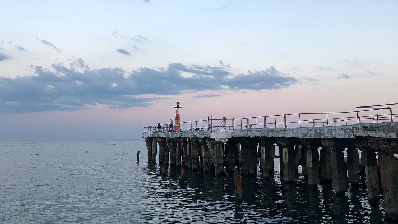 Главная картинка новости: "Мерзкие люди, грязное море": российские туристы дали честный отзыв о курортах Черного моря