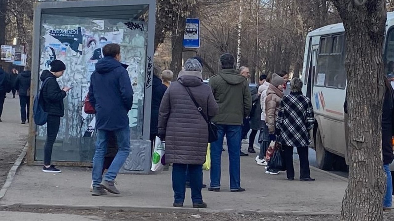 Главная картинка новости: Кировчанам рассказали, на каких автобусах можно доехать до кладбищ 29 апреля и 9 мая