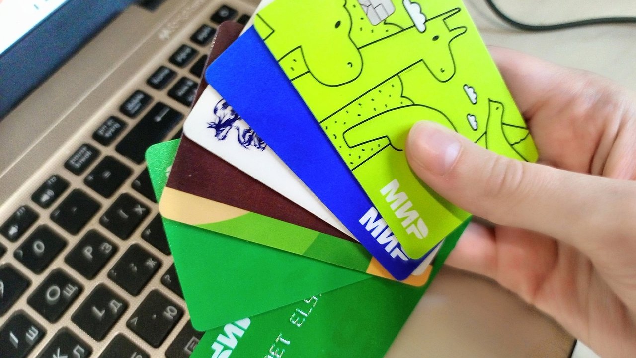 Главная картинка новости: Максимум 10 тысяч рублей или заблокируют на 2 суток: новые правила переводов с карты на карту вступают в силу