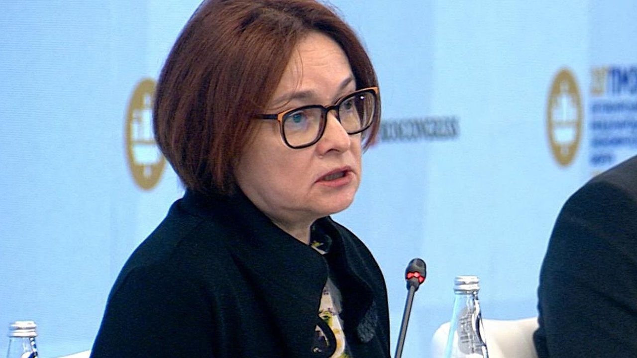 Главная картинка новости: "У нас нет другого выхода, держитесь": глава Центробанка Эльвира Набиуллина предупредила россиян, имеющих вклады и кредиты