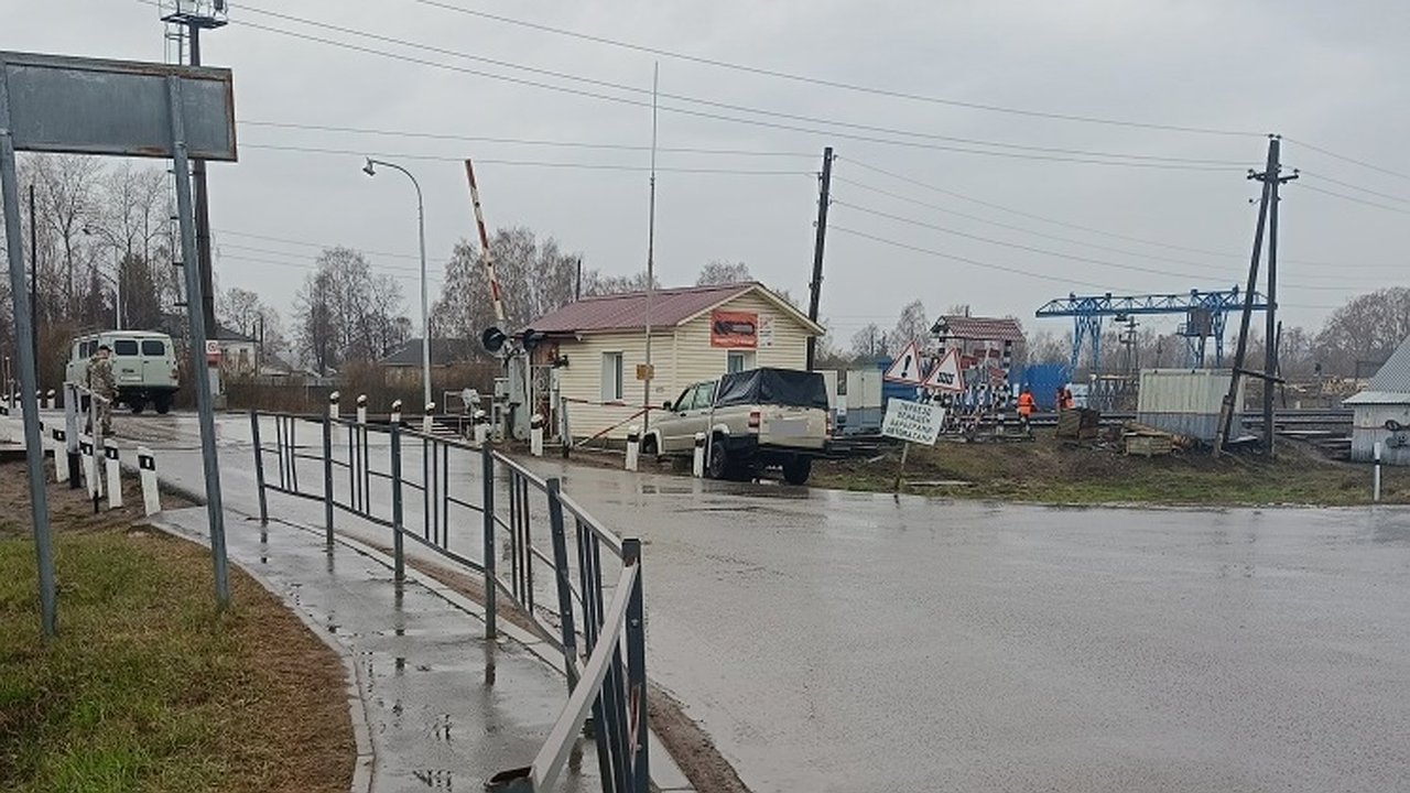 Главная картинка новости: В Лузском районе при ДТП возле железнодорожного переезда погиб 66-летний водитель Пикапа