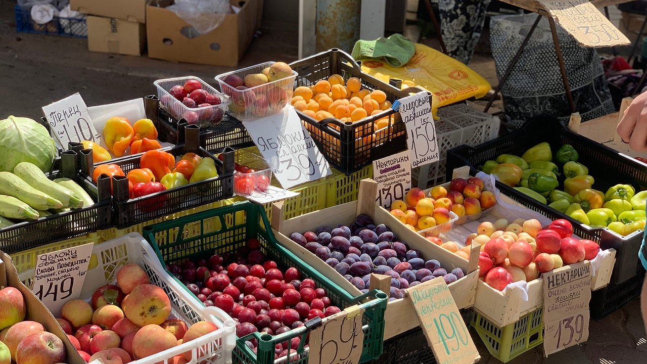 Главная картинка новости: Банан в день и все: вот почему во Франции все меньше людей едят фрукты и овощи