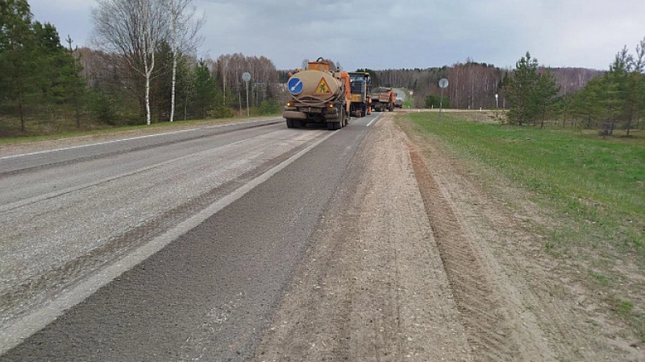 Главная картинка новости: В Кировской области капитально ремонтируют дорогу Котельнич-Даровской