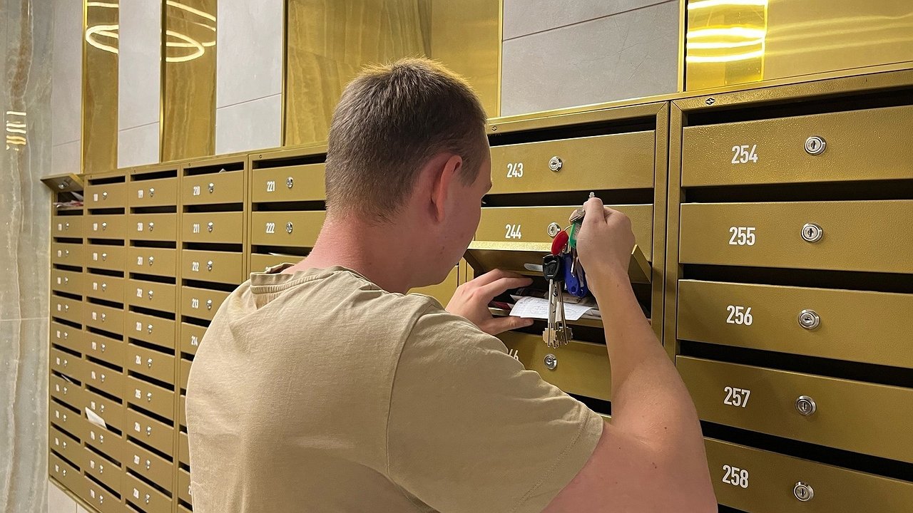 Главная картинка новости: В мае отнимут и продадут квартиру за платежку ЖКХ: быстрая схема коммунальщиков уже работает