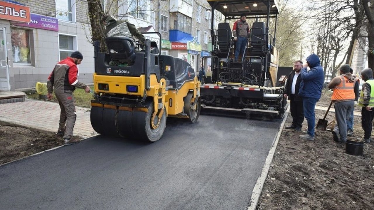 Главная картинка новости: В Кировской области отремонтировали полторы тысячи километров дорог и 25 мостов