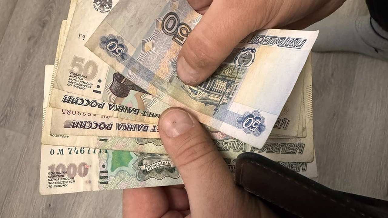 Главная картинка новости: Злостного неплательщика алиментов из Кировской области судебные приставы нашли на Дальнем Востоке