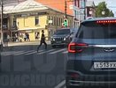 Пешеход бежал на красный: появилось видео ДТП у ТЦ "Крым"
