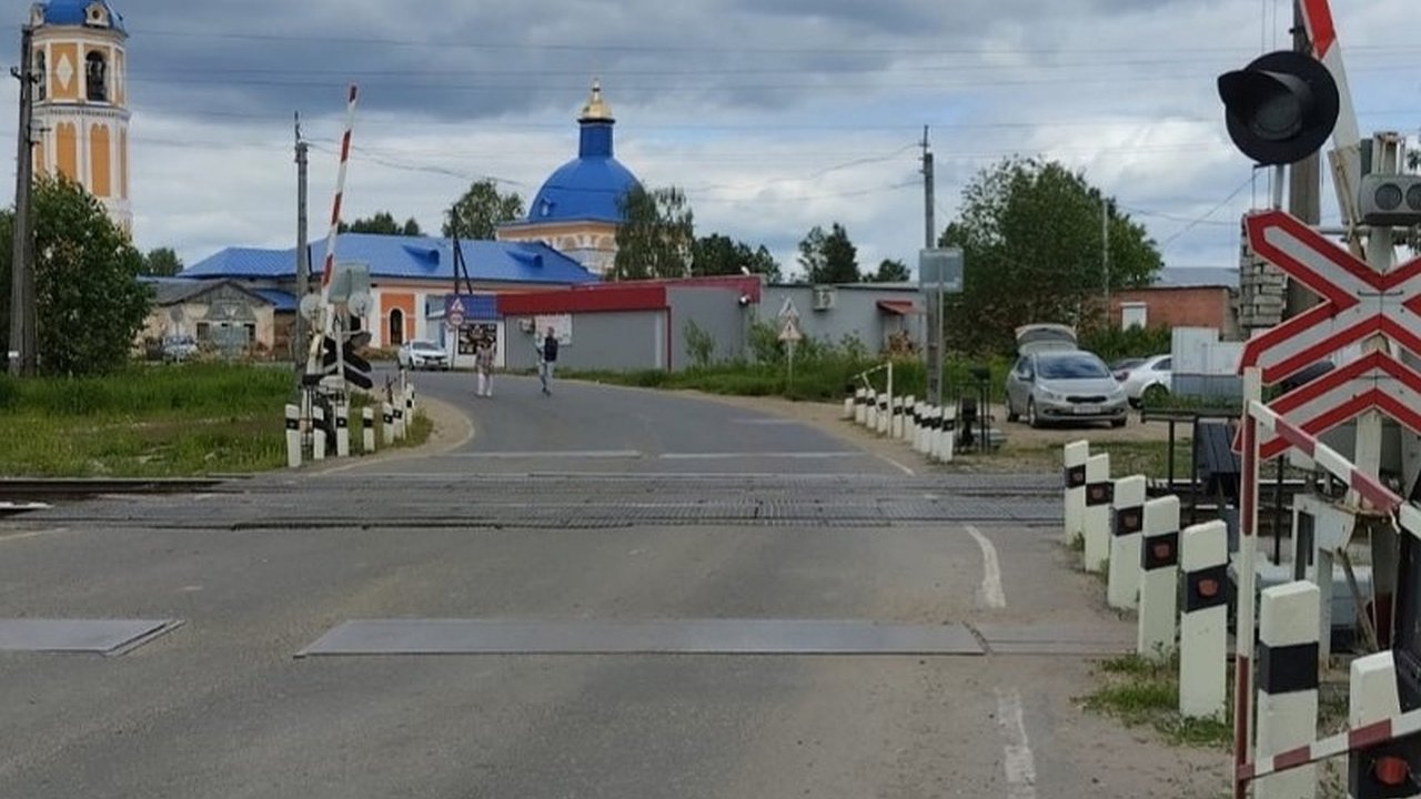 Главная картинка новости: На одном из железнодорожных переездов под Кировом ограничат проезд