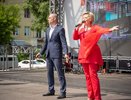Торжества на Театральной площади: кировчанам вручили почетные знаки ко Дню России