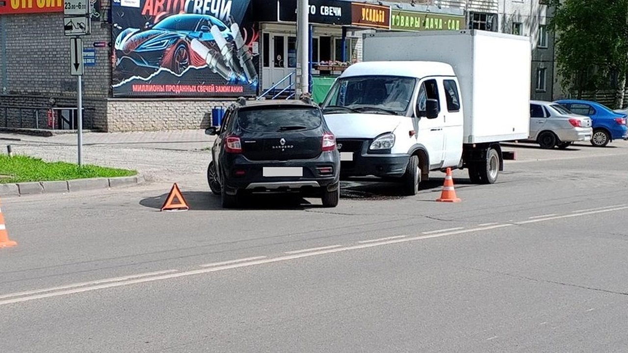 Главная картинка новости: В Кирове на проспекте  Строителей в ДТП пострадал 4-летний ребенок