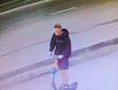 В Кирове разыскивают молодого самокатчика, который сбил женщину на улице Ивана Попова