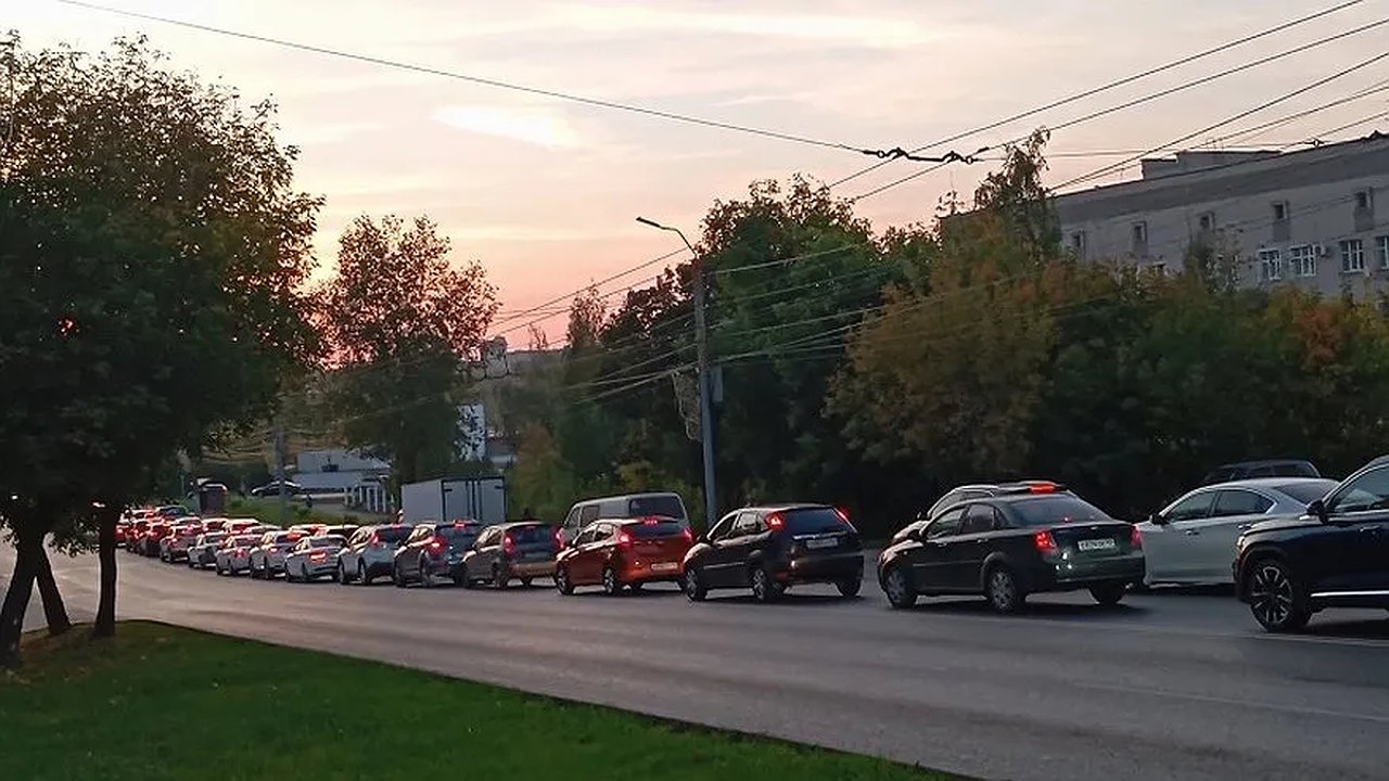 Главная картинка новости: В Кирове на Хлебозаводском проезде изменили схему движения