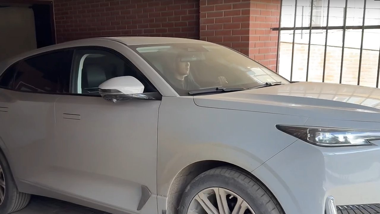 Главная картинка новости: Конфискованный в Кирове внедорожник отправился в зону СВО