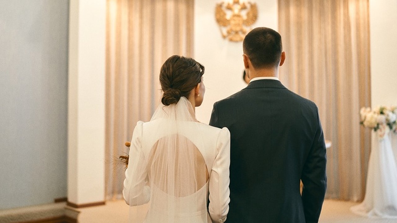 Главная картинка новости: В Кировской области в День семьи, любви и верности поженились 58 пар