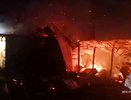 Огонь перекинулся с бани на двухэтажный жилой дом: ночью в Кирове тушили крупный пожар