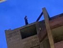 Подростки в Кирове устроили обстрел кирпичами с недостроя: поврежден автомобиль