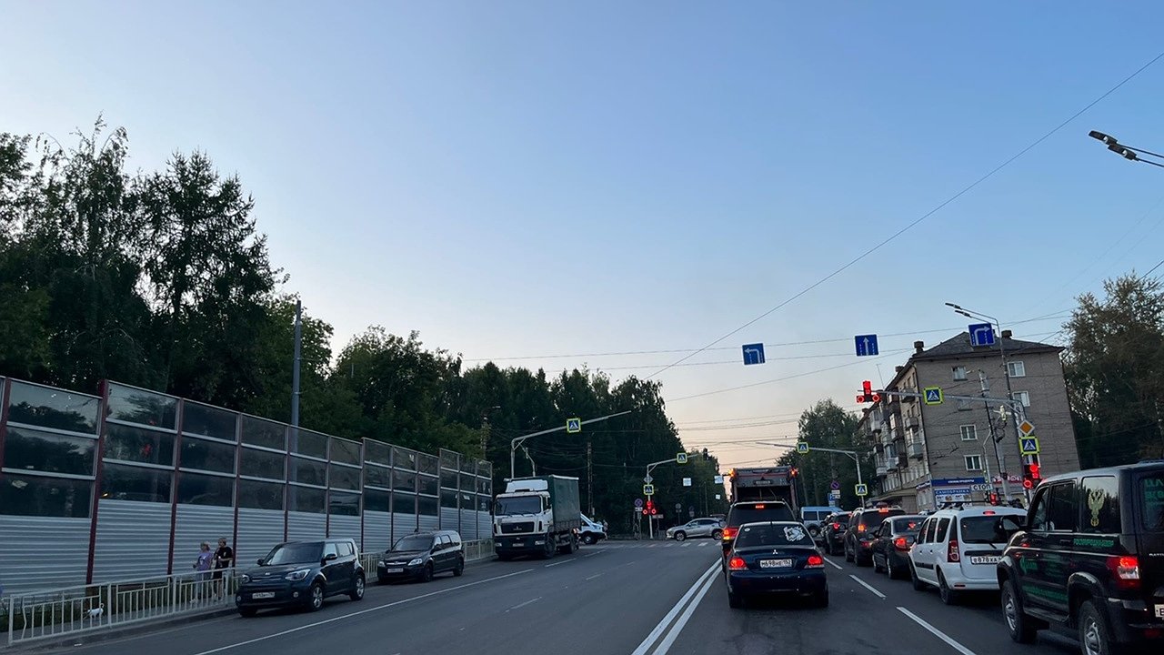 Главная картинка новости: В Кировской области за 250 миллионов рублей нанесут дорожную разметку