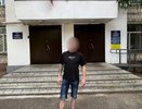 Кировские полицейские задержали мужчину, расклеивавшего подозрительные QR-коды