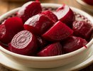 Варю свеклу всего 15 минут: есть одна уловка при варке — выходит вкуснее, сочнее и без запаха на весь дом