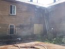 Утром в центре Кирова загорелся двухэтажный дом