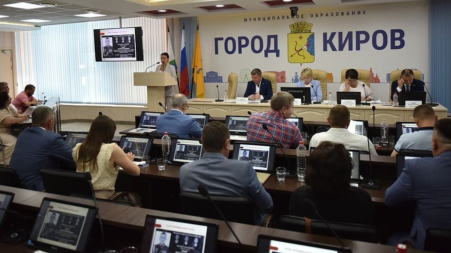 Главная картинка новости: На двух школах в Кирове установят мемориальные доски бойцам, погибшим в СВО