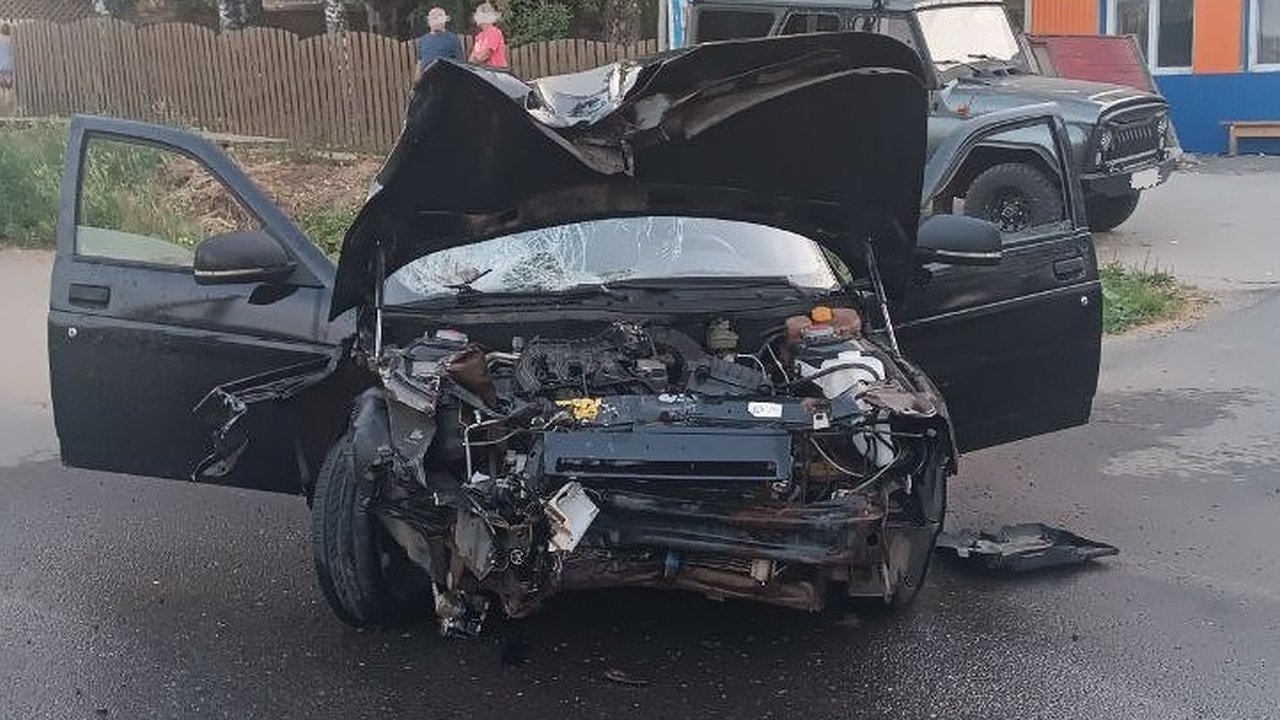 Главная картинка новости: В Нагорске водитель ВАЗа насмерть сбил 18-летнюю девушку