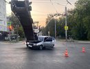 В Кирове водитель ВАЗа наехал на дорожную фрезу, а затем скрылся с места ДТП: есть пострадавшие