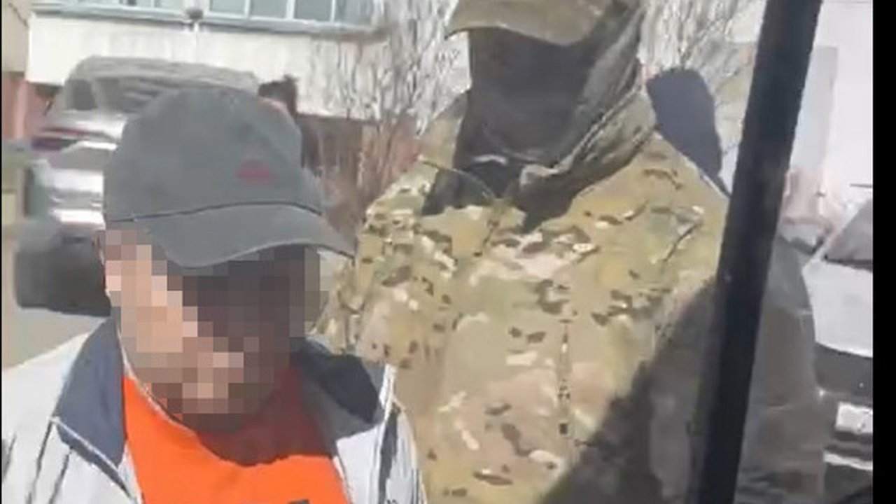 Главная картинка новости: Железнодорожнику из Кировской области грозит пять лет колонии за пропаганду экстремизма