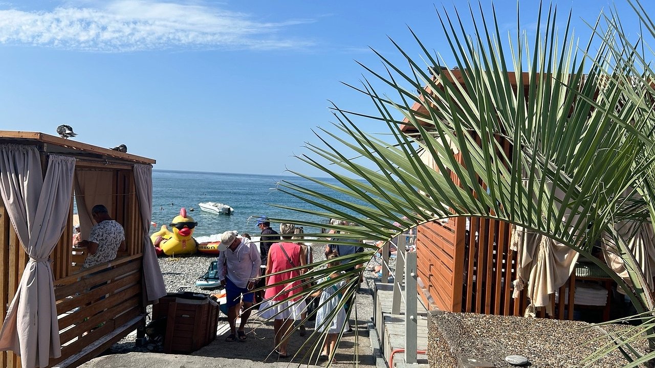 Главная картинка новости: "В этот шикарный ад никогда ни ногой!" - русские туристы порекомендовали дважды подумать, перед отпуском в Абхазию