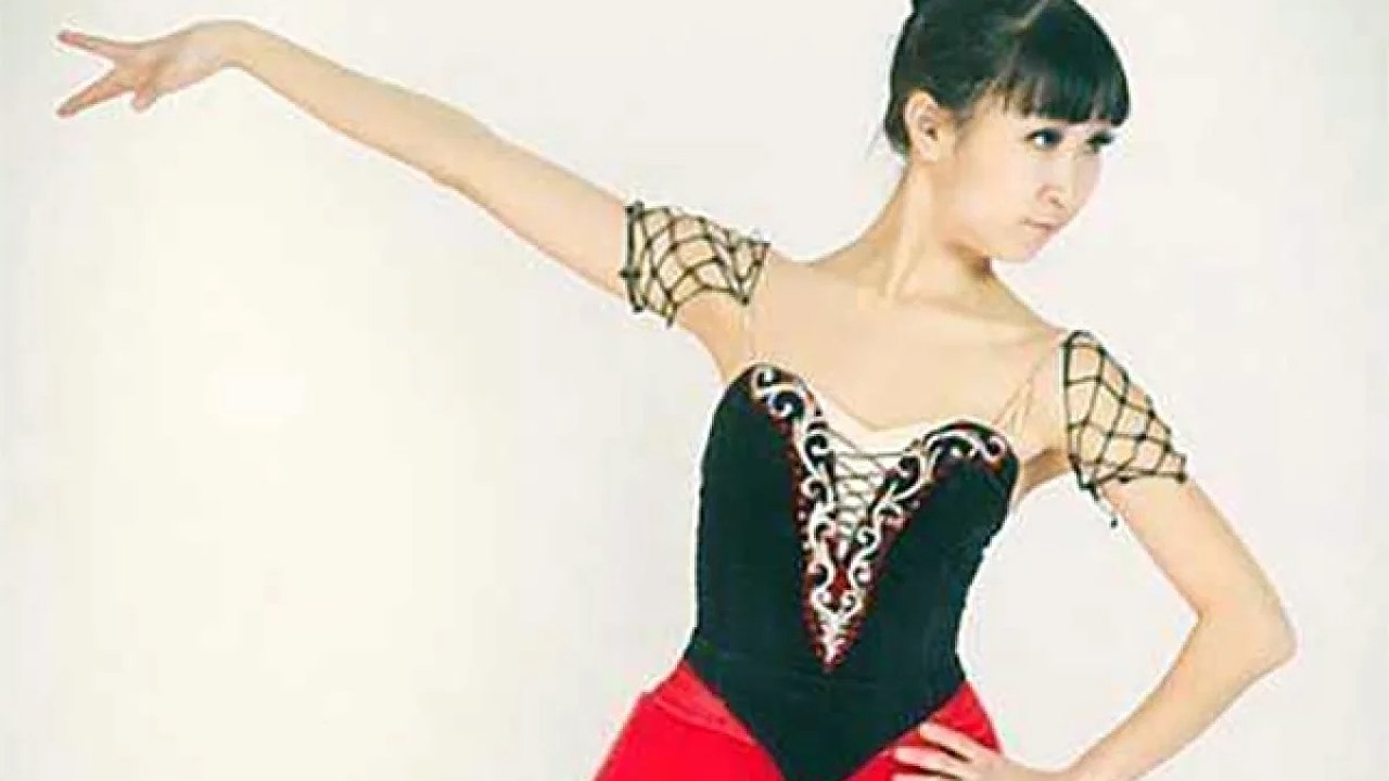 Главная картинка новости: Жизнь на пуантах. Балерина показала свой холодильник и рассказала, что ест, чтобы быть в форме