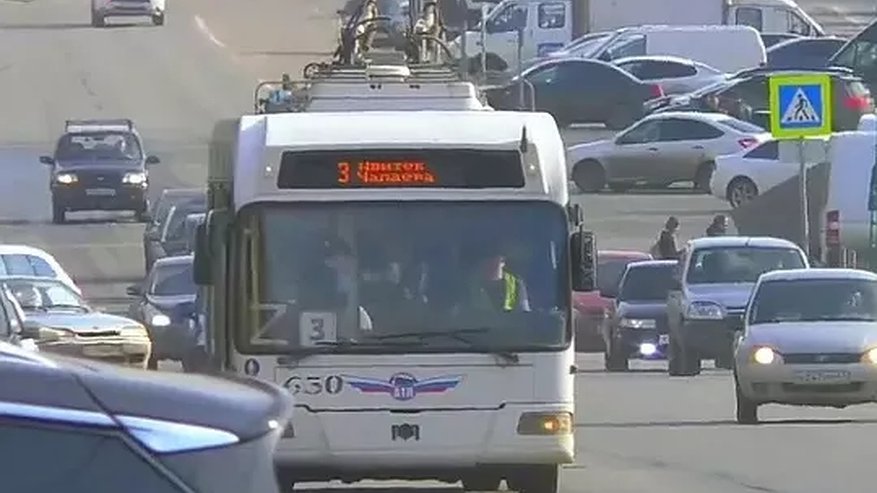 Главная картинка новости: В Кирове продлили ограничения автобусных маршрутов 23 и 51