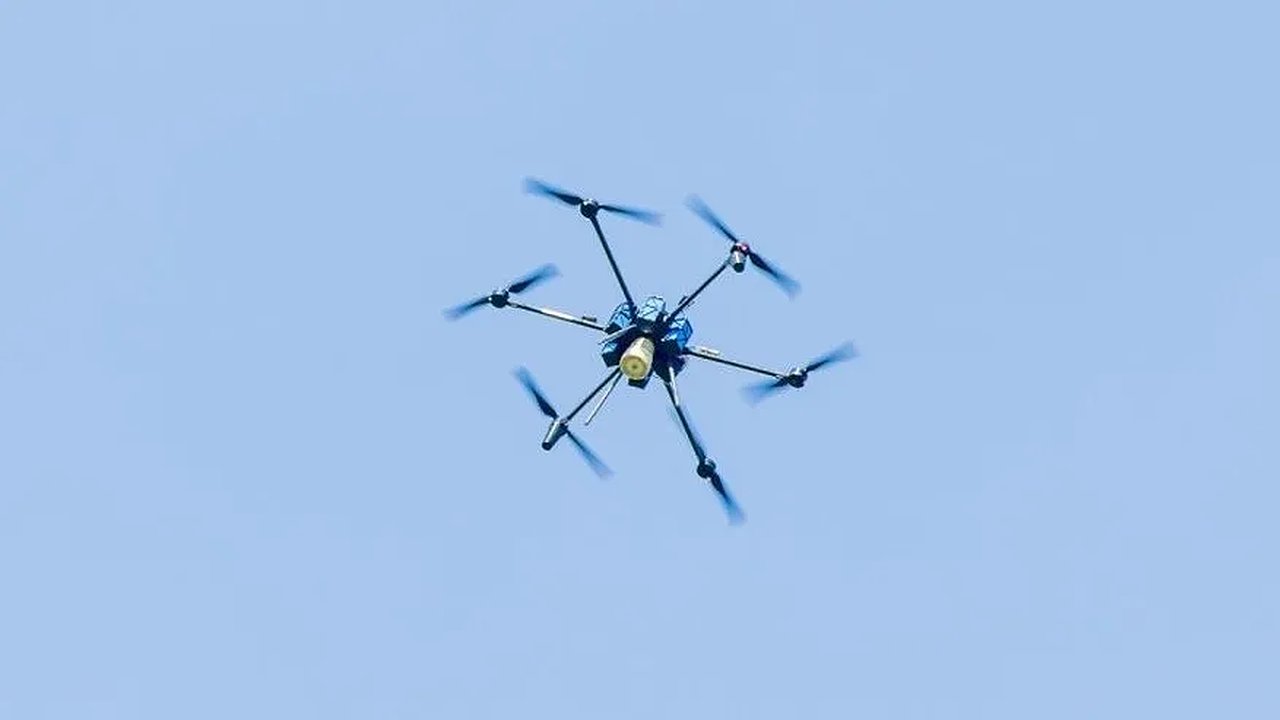 Главная картинка новости: За ночь над регионами России перехватили 32 дрона