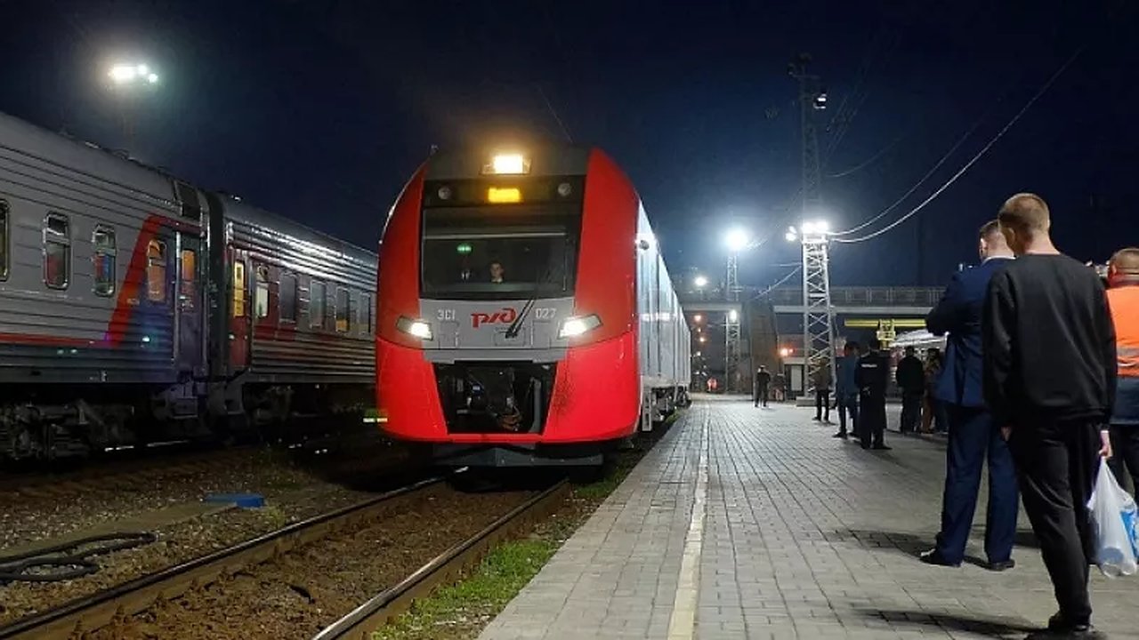 Главная картинка новости: "Ласточки" по маршруту Киров – Нижний Новгород перевезли 100 тысяч пассажиров в 2025 году