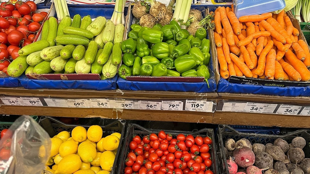 Главная картинка новости: Держите челюсть! Зашла в супермаркет в Стамбуле, вот сколько стоят продукты в Турции. Оказывается, у нас ещё не всё так плохо