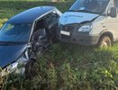 В Кировской области "Газель" и Skoda слетели в кювет после жесткого столкновения