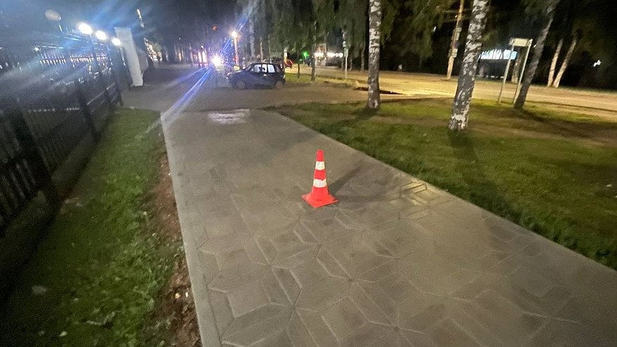 Главная картинка новости: В Кирове на Воровского неизвестный на электросамокате сбил 3-летнего ребенка