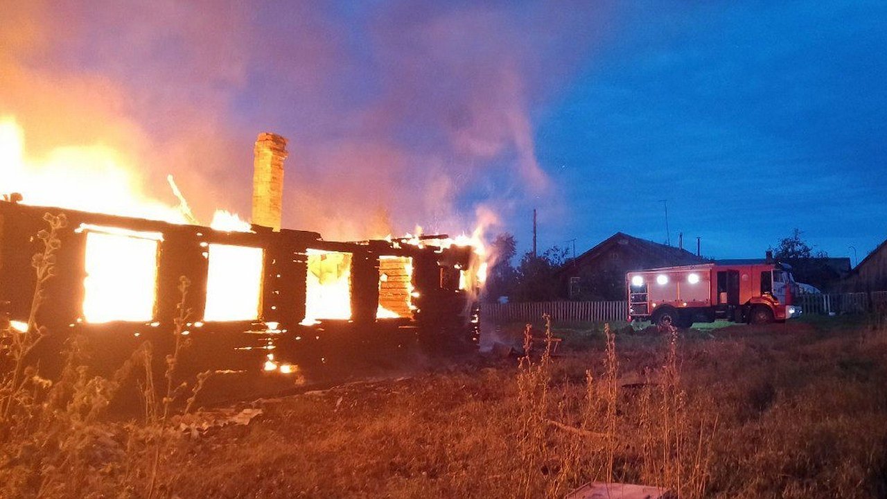 Главная картинка новости: Трагедия в Котельничском районе: Пожар унес жизни четырех человек