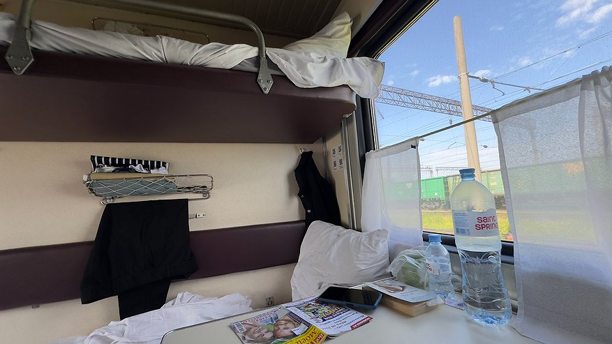 Главная картинка новости: Спор за полку в поезде закончился неожиданно: мужчина удивил всех пассажиров своим решением