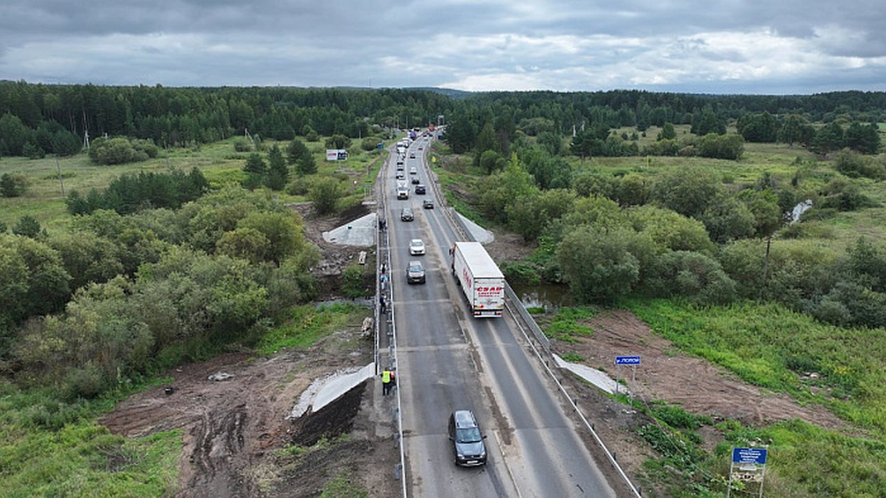 Главная картинка новости: В Кировской области по мосту через реку Полой открыто двустороннее движение