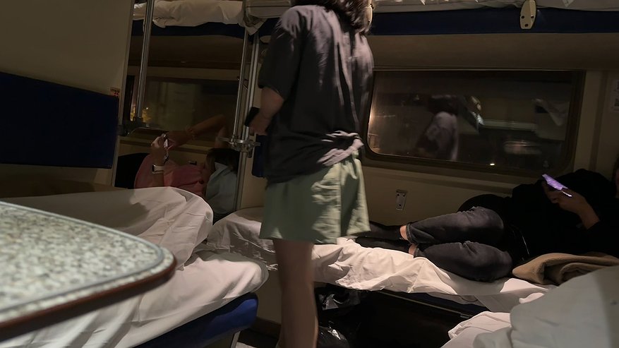 Главная картинка новости: Скандал в поезде. Ребёнок утащил чужое, яжмать… похвалила. «А мы думали, это общее!» — его мать объяснила, почему я жадный