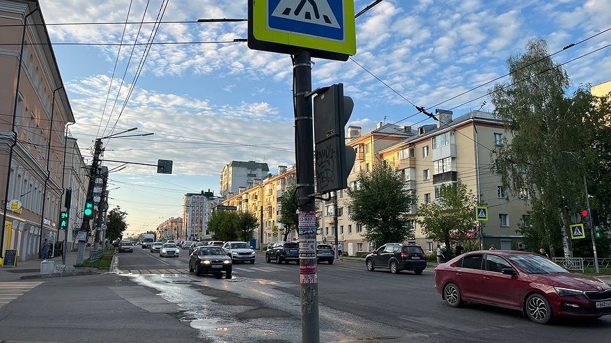 Главная картинка новости: В ГАИ пояснили - что делать, если уже пересекли стоп-линию и загорел красный сигнал светофора