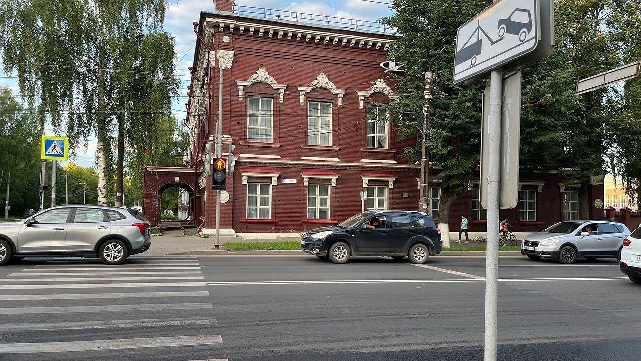 Главная картинка новости: ГАИ поясняет - что делать, если уже пересекли стоп-линию и загорелся красный сигнал светофора