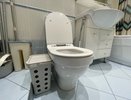 Дно унитаза отмыла на раз — даже ершик не трогала: заливаем и смываем — налет сам уползает в трубу