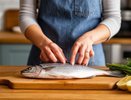 Любую рыбу чищу руками без ножа и кипятка: кухня не пачкается - испанский метод действительно работает