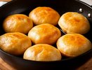 Смешиваю 1 стакан кефира и фарш: на выходе получаю гору вкуснейших ленивых беляшей